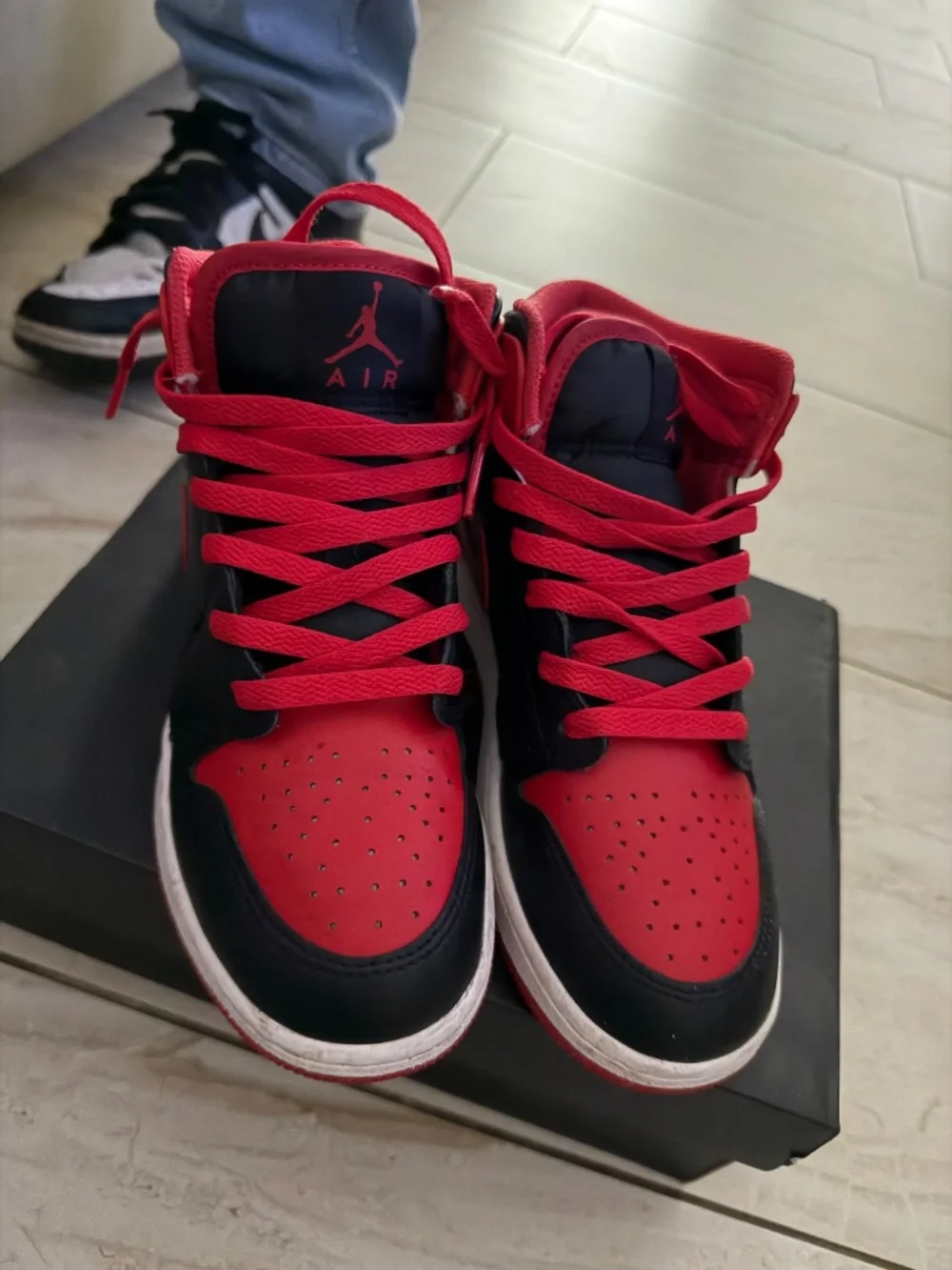 AIR JORDAN 1 MID